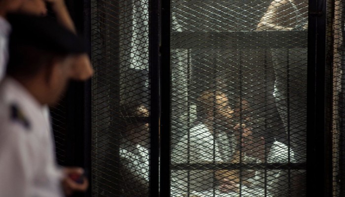 منظمة حقوقية: حبس 917 مصرياً في سجون السيسي خلال نصف عام