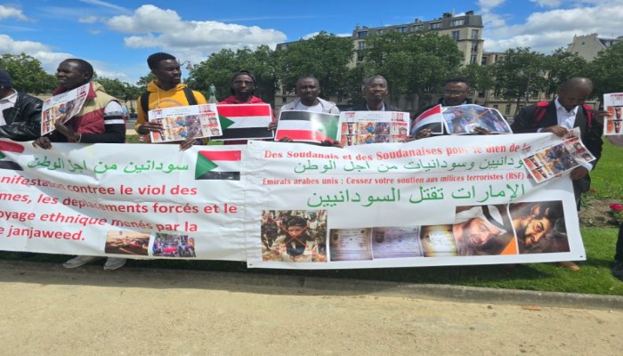 احتجاجا على دعم "الإجرام السريع" .. سودانيون يتظاهرون أمام السفارة الاماراتية في باريس ولندن 