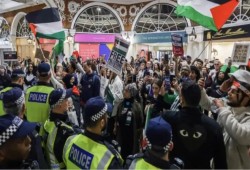 الشرطة البريطانية تعتقل 5 متظاهرين مؤيدين لفلسطين.. وسط مظاهرات حاشدة