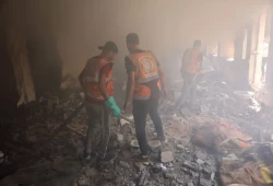 عمال الإنقاذ: عثرنا على عشرات الجثث بعد أن قلص الإسرائيليون القتال في مدينة غزة مع حماس