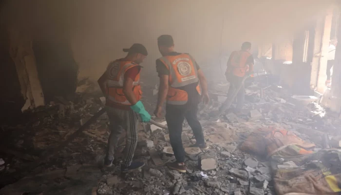 عمال الإنقاذ: عثرنا على عشرات الجثث بعد أن قلص الإسرائيليون القتال في مدينة غزة مع حماس