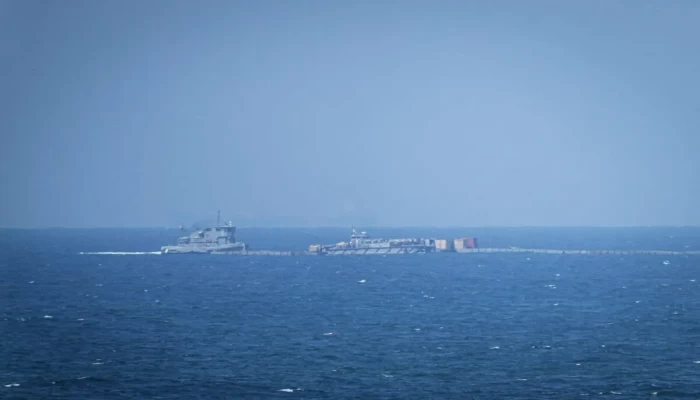 الولايات المتحدة: رصيف المساعدات في غزة المحاصر قد لا يتم إعادة ربطه بعد سلسلة من الحوادث المؤسفة