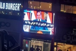 فيديو يهاجم السيسي على شاشة دعائية في شارع فيصل