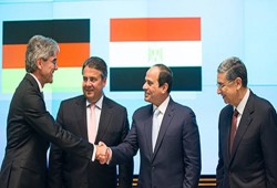 "سيمنز" الألمانية تزيد من أزمات الطاقة.. هل تُغرق الصفقة مصر في الظلام؟