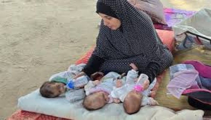 العيش في خيمة مع ثلاثة توائم مبتسرين: هكذا يطارد الخوف والقلق الأمهات الجدد في غزة
