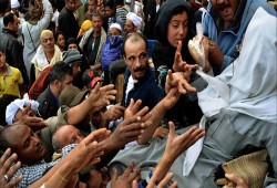 مصر وأزمتها الاقتصادية: "الجيش يزاحم القطاع الخاص وثلث الشعب تحت خط الفقر"