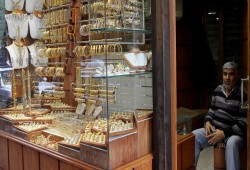 امتصاص العقارات للسيولة يضع ذهب مصر باتجاه معاكس