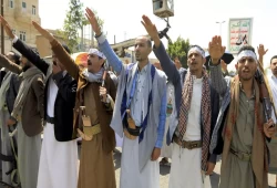تقرير: قائد أمريكي كبير يدعو إلى رد أقوى على هجمات الحوثيين