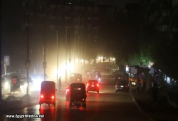 مواطنون مصريون يشكون من انقطاعات مفاجئة للكهرباء في أول أيام وقف تخفيف الأحمال