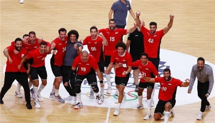 الفوج الأول من بعثة مصر يغادر إلى باريس