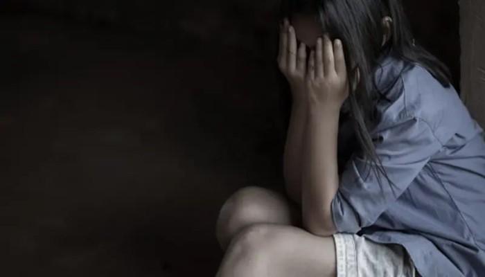 بعد ساعة من التعذيب.. أب يقتل طفلته الصغيرة في مصر