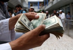 الدولار يرتفع في مصر والسر وراء استبعاد صندوق النقد مصر من جدول أعماله