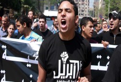 قيادي في 6 أبريل: يجب إشراك أسر سجناء الرأي في جلسات الحوار الوطني