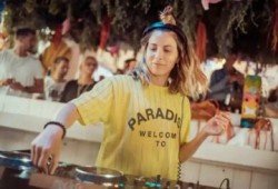 بسبب دعمها للاحتلال.. تأجيل حفل مغنية كندية بالساحل الشمالي