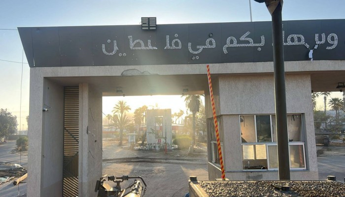 صحيفة بريطانية: إسرائيل تغير الواقع في معبر رفح وتحضر لبقاء دائم هناك