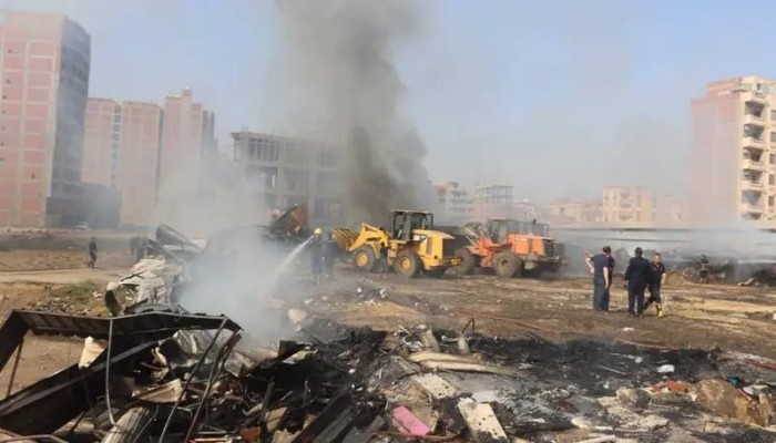 خسائر بالملايين.. حريق هائل يلتهم عدة محلات ملابس في مصر