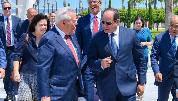 الشيوخ الأمريكي يتخذ خطوة أولى نحو فصل محتمل للسيناتور مينينديز المتهم بتلقي رشاوي من مصر