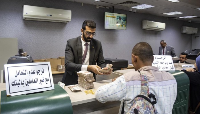 ارتفاع الدولار في مصر... وعودة السوق السوداء