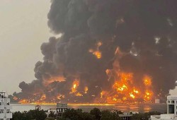 إعلام عبري: تل أبيب زودت واشنطن بمعلومات عن منشآت للحوثيين