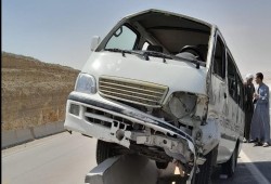 مصرع وإصابة 12 شخصًا في انقلاب ميكروباص بـ"صحراوي المنيا"