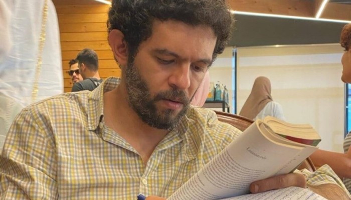 ظهور رسام الكاريكاتير "أشرف عمر" في نيابة أمن الدولة