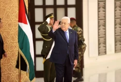 هل يحترم عباس القانون والنظام حقًا… أم أنه يحاول كسب الود فقط؟