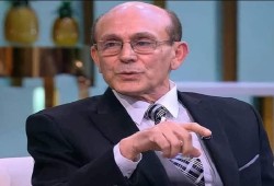 (بالفيديو) .. المشهد الذي قلد فيه محمد صبحي السيسي وتسبب بوقف مسرحيته