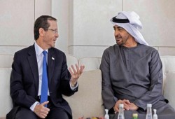 رغم فشله في الإشراف على المساعدات .. تل أبيب وصهاينة عرب يفكرون بمحمد دحلان قائدا أمنيا في غزة