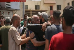 غارة إسرائيلية مروعة على مدرسة للبنات في غزة تقتل 30 شخصًا على الأقل