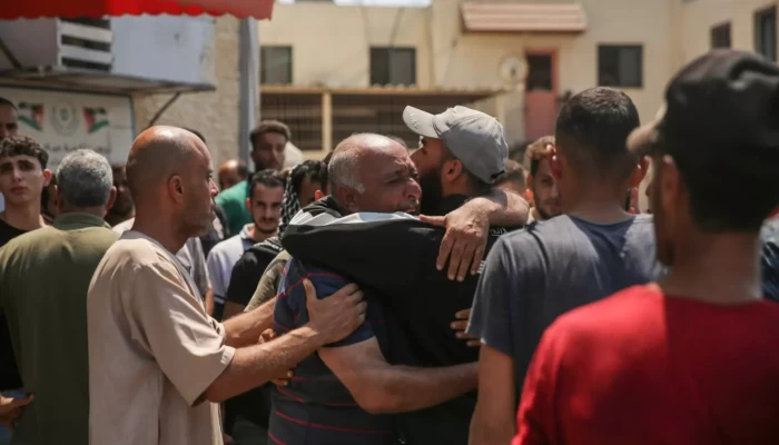غارة إسرائيلية مروعة على مدرسة للبنات في غزة تقتل 30 شخصًا على الأقل