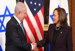 هاريس تتحدث بلهجة صارمة عن إسرائيل.. لكن النشطاء المؤيدين لفلسطين لم يتأثروا بعد