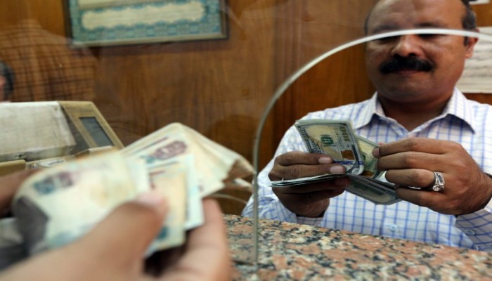 خبراء: رفع أسعار الوقود والكهرباء قد يؤدي لزيادة الدولار في مصر إلى 59