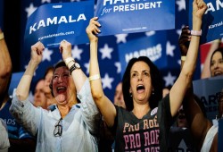 كبار المانحين يلتفون خلف هاريس والأخيرة تطلق حملة إعلانية بقيمة 50 مليون دولار