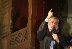 مصريون ينعون هنية .. ويتذكرون خطبته بالأزهر الشريف ولقاءاتهم به رئيسا للحكومة الفلسطينية