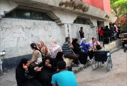 قانون جديد يهدد فرص الحصول على الرعاية الصحية للملايين المصريين