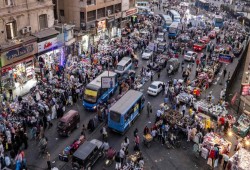 المصريون يتحسسون جيوبهم بعد مراجعة صندوق النقد