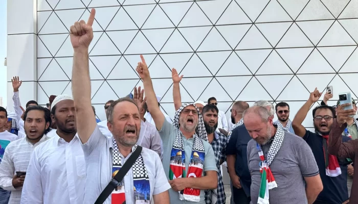 ميدل إيست آي: آلاف يحضرون صلاة الجنازة على إسماعيل هنية بعد اغتياله الذي وضع الشرق الأوسط على المحك