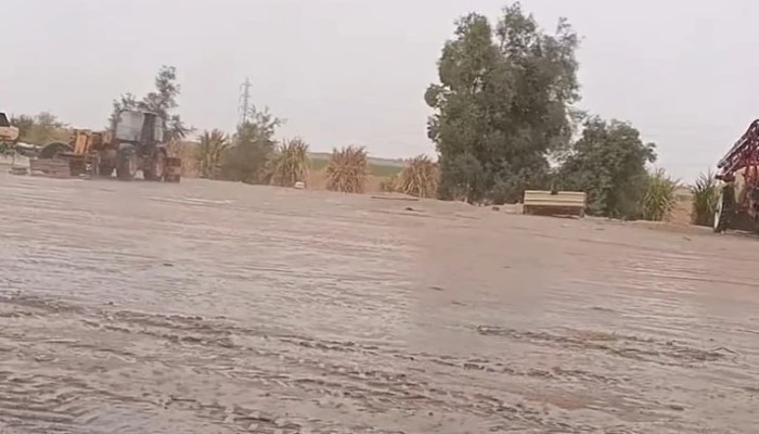 سقوط أمطار غزيرة لليوم الثالث على التوالي جنوب الوادي الجديد