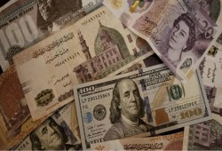 قفزات متتابعة ومفاجئة للدولار أمام الجنيه .. ماذا ينتظر المصريون؟