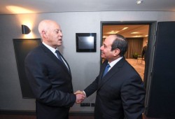 قيس سعيّد يقدم ملف ترشحه لانتخابات الرئاسة تزامنا مع سجن 4 متنافسين محتملين ومنعهم من الترشح