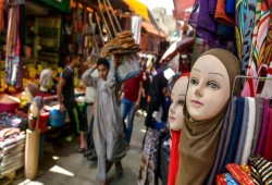 ارتفاع الدولار يعصف بـ"الأوكازيون" في مصر