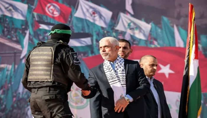 اختيار السنوار بين رعب الكيان الصهيوني ورمزية وجود القائد داخل قطاع غزة