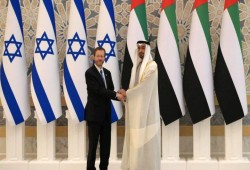 الإمارات تكثف من رحلاتها الجوية لنقل الإسرائيليين العالقين بالخارج