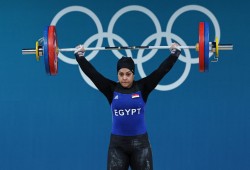 سارة سمير تهدي مصر «فضية» في رفع الأثقال
