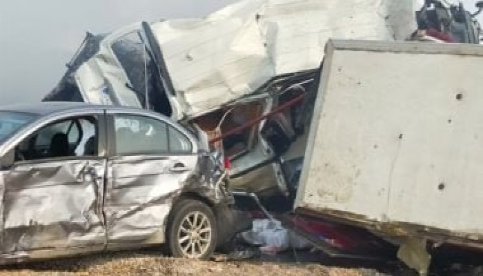 إصابة 13 شخصا إثر تصادم 3 سيارات بطريق الإسماعيلية مصر الصحراوى