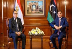 الحكومة الليبية تطرد دبلوماسيين مصريين اثنين من طرابلس