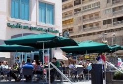 بسبب المقاطعة.. ستاربكس تطيح برئيسها التنفيذي بعد تسجيل خسائر ضخمة