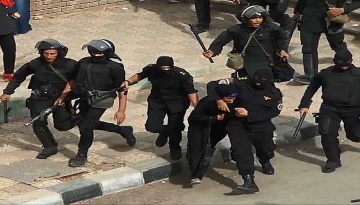 بعد القبض عليها من منزلها.. حبس سيدة بسبب انتقاد السيسي وسياسات الحكومة على مواقع التواصل