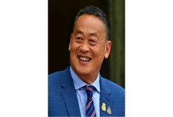 المحكمة الدستورية في تايلاند تقيل رئيس الوزراء "لتجاوزه أخلاقيات العمل"