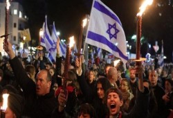 آلاف الإسرائيليين يتظاهرون في الشوارع للضغط من أجل اتفاق لتبادل الأسرى